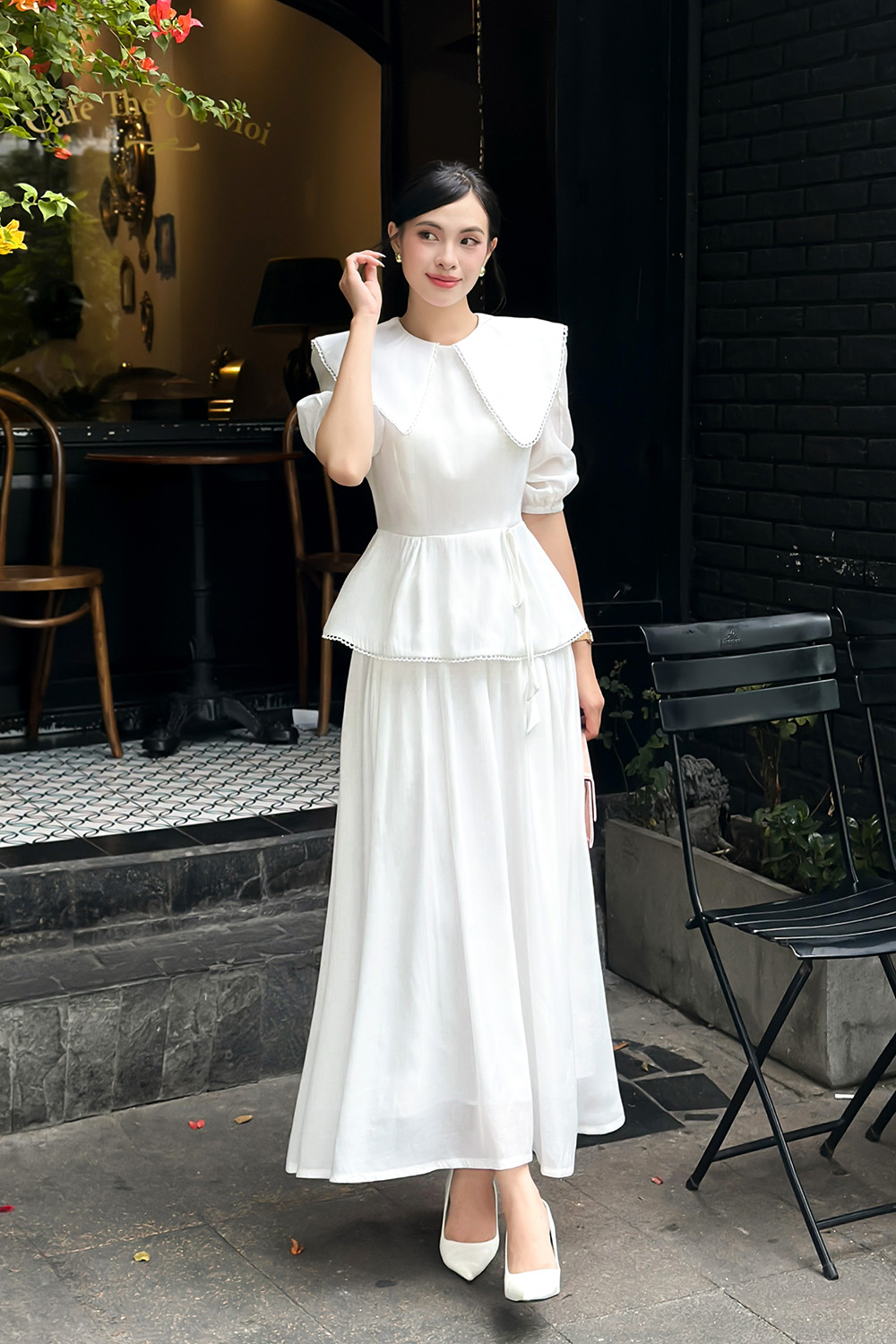 Áo trắng kiểu peplum cổ sen lớn