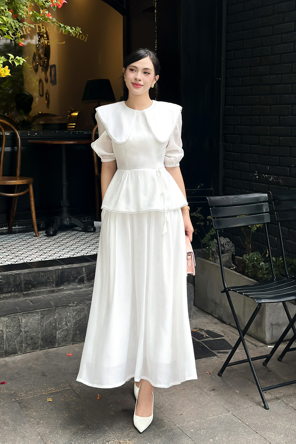 Áo trắng kiểu peplum cổ sen lớn