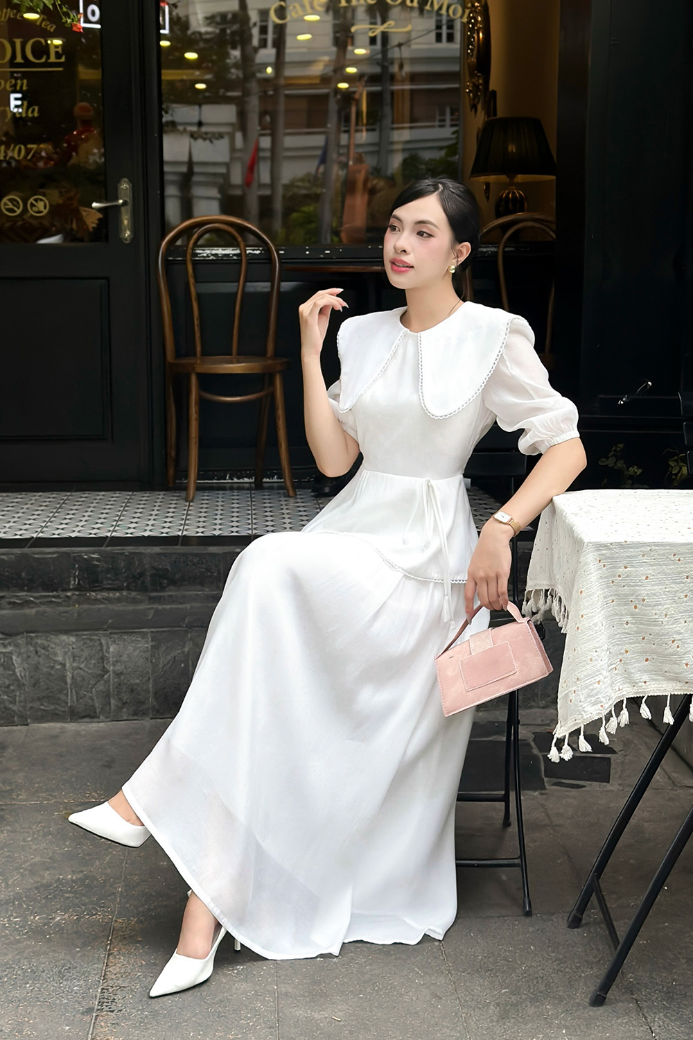 Chân váy trắng dài dáng xòe