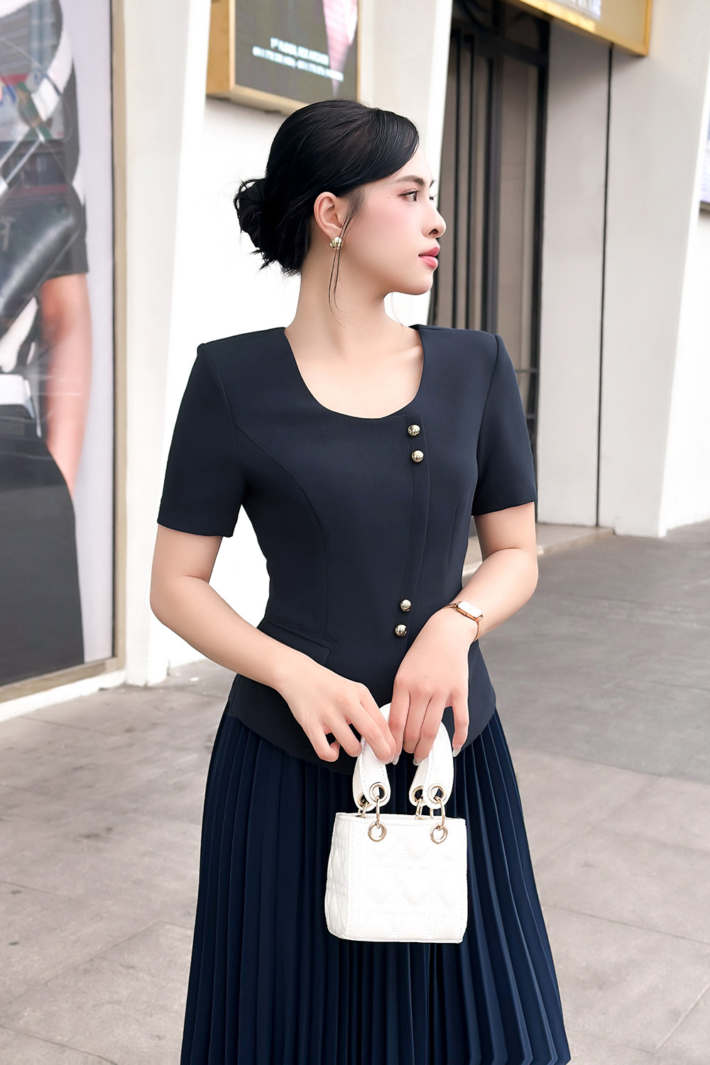 Áo kiểu công sở tay ngắn đính nút