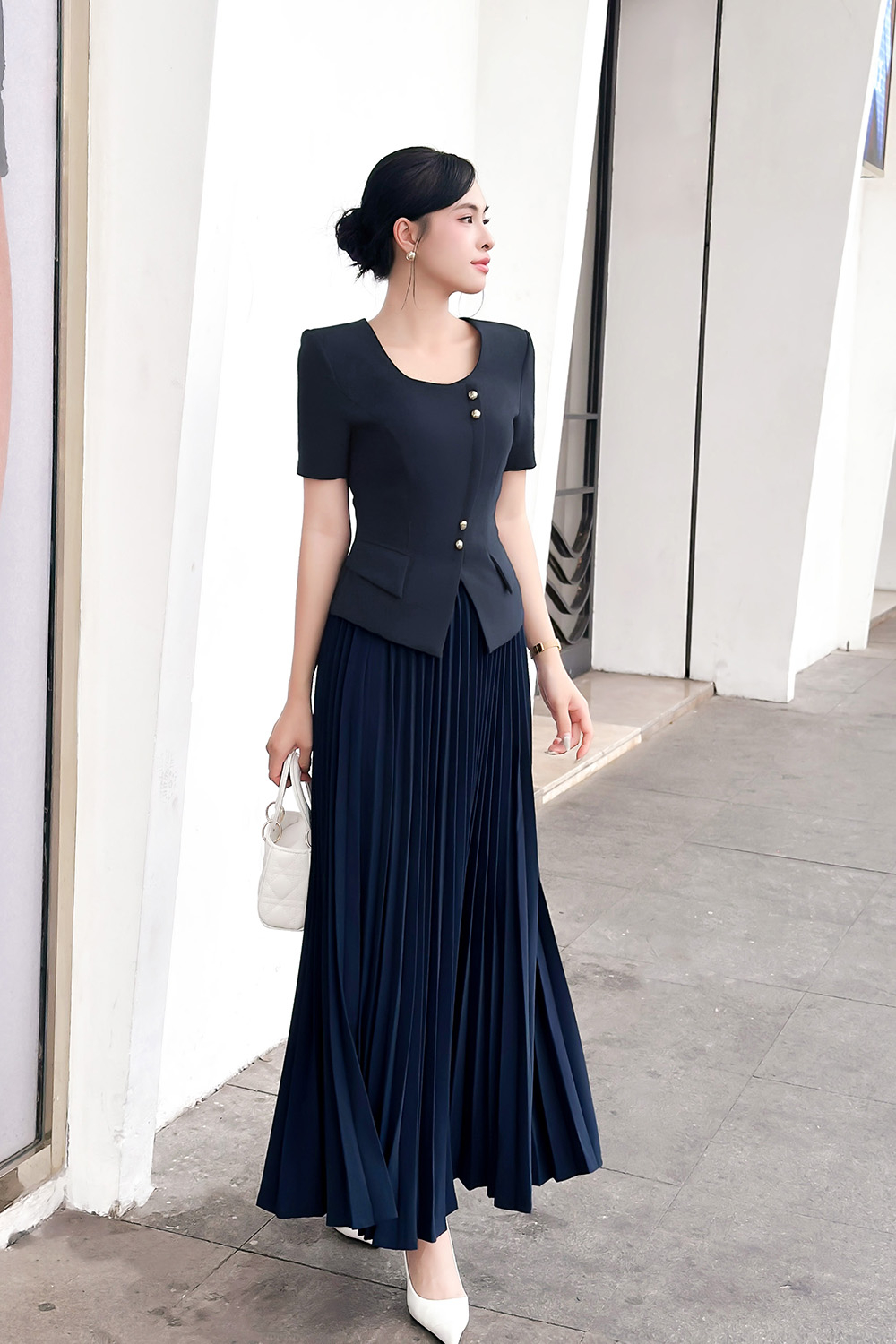 Áo kiểu công sở tay ngắn đính nút