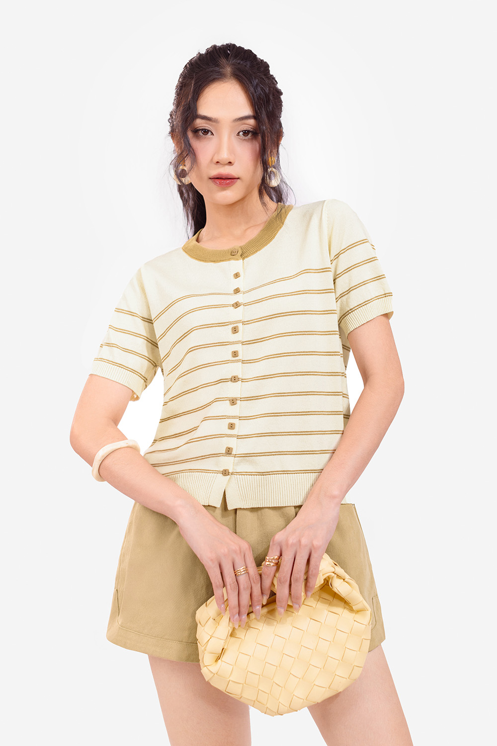 Áo len dệt kim màu kem phối sọc nâu