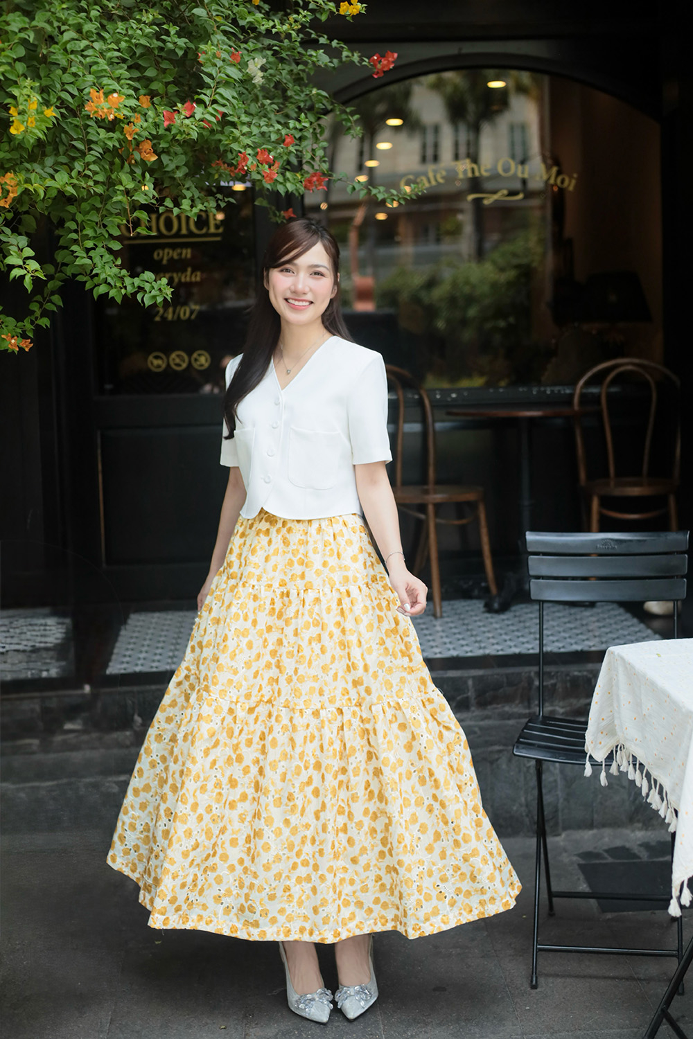 Chân váy hoa dáng xòe vải xô thêu CV09-35