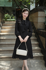 Đầm đen xòe tay lửng phối nơ