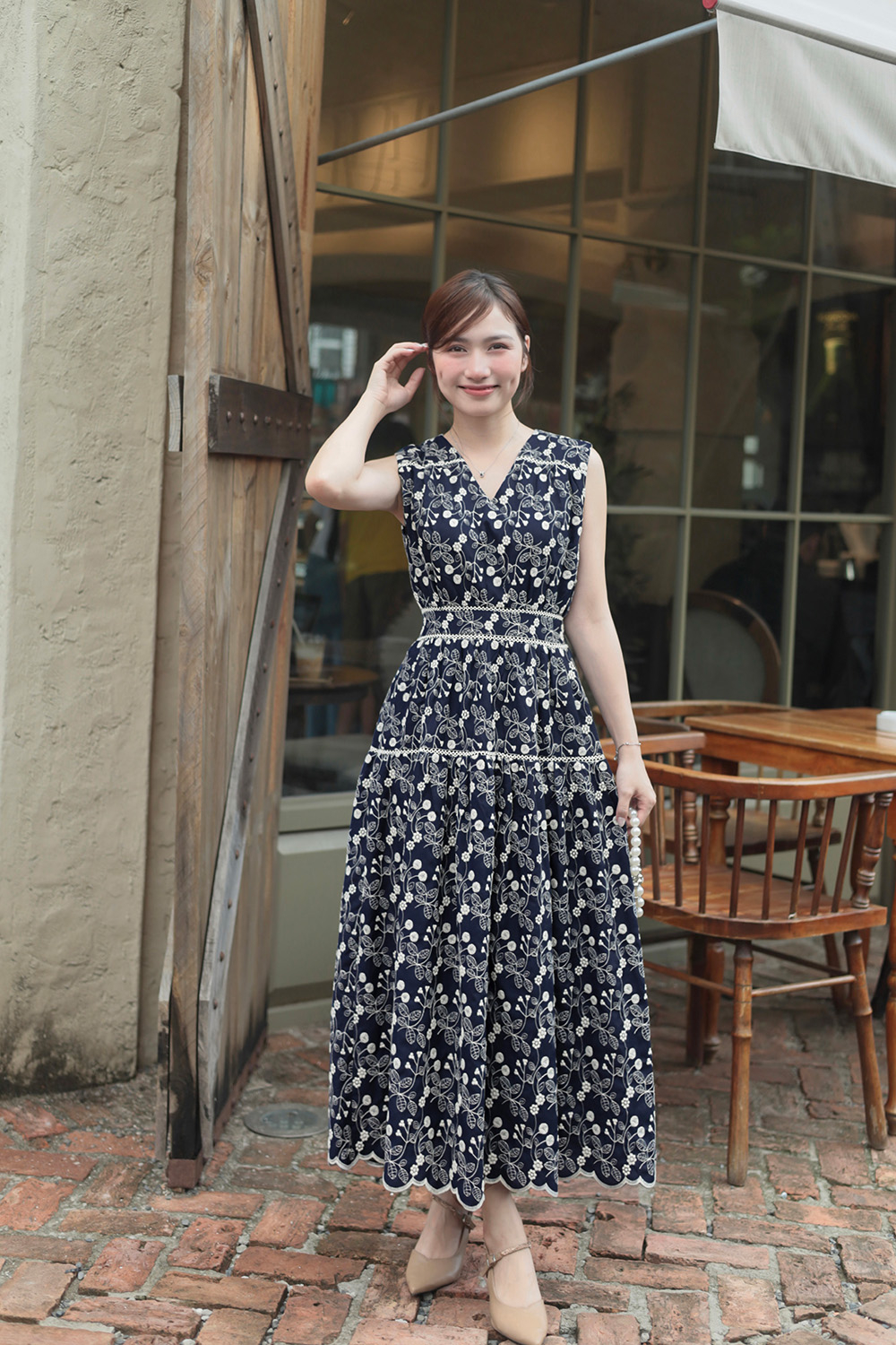 Đầm xòe dáng dài màu xanh hoa trắng