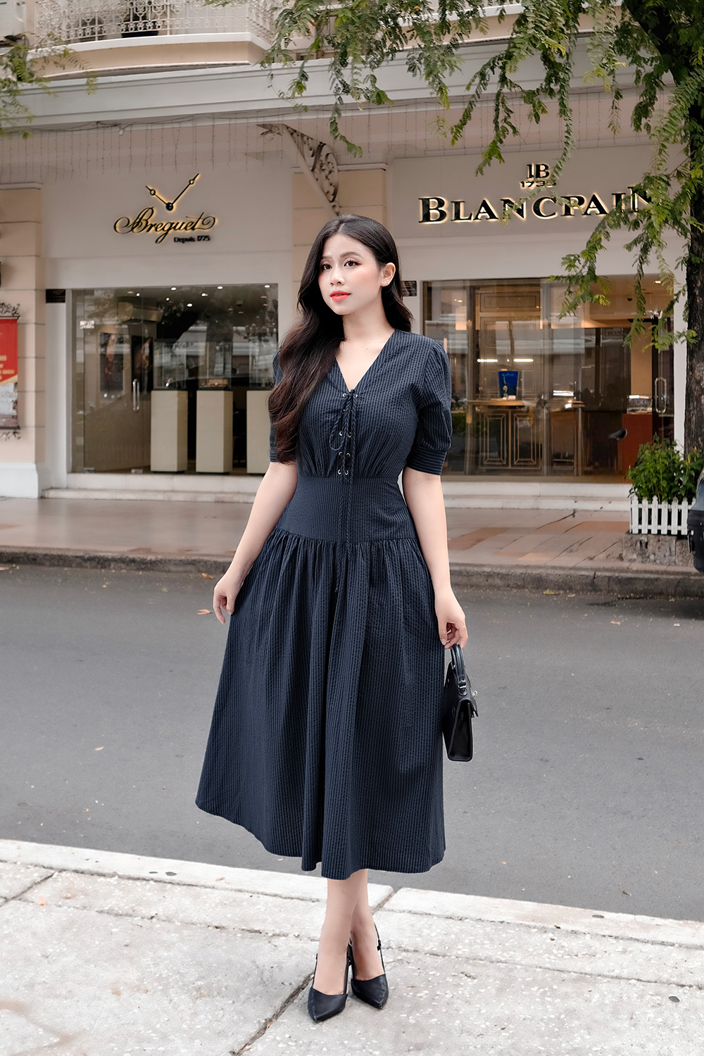 Đầm xòe kẻ sọc nhấn eo phối nơ