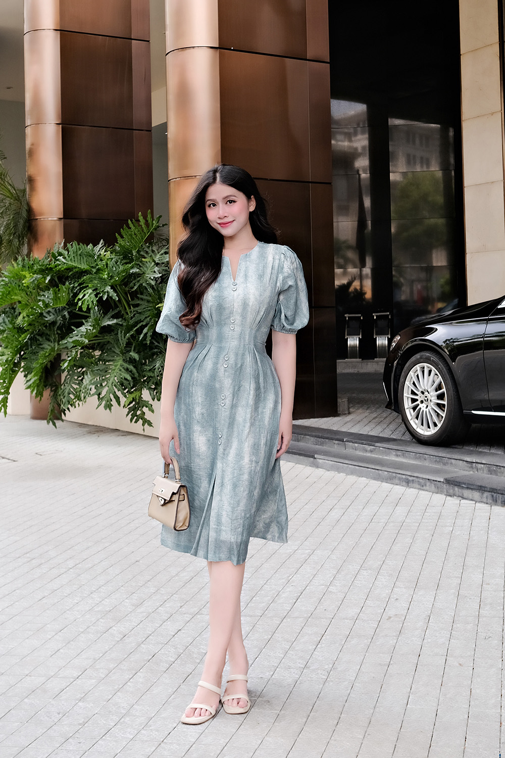 Đầm chữ A loang màu nhấn eo phối nút