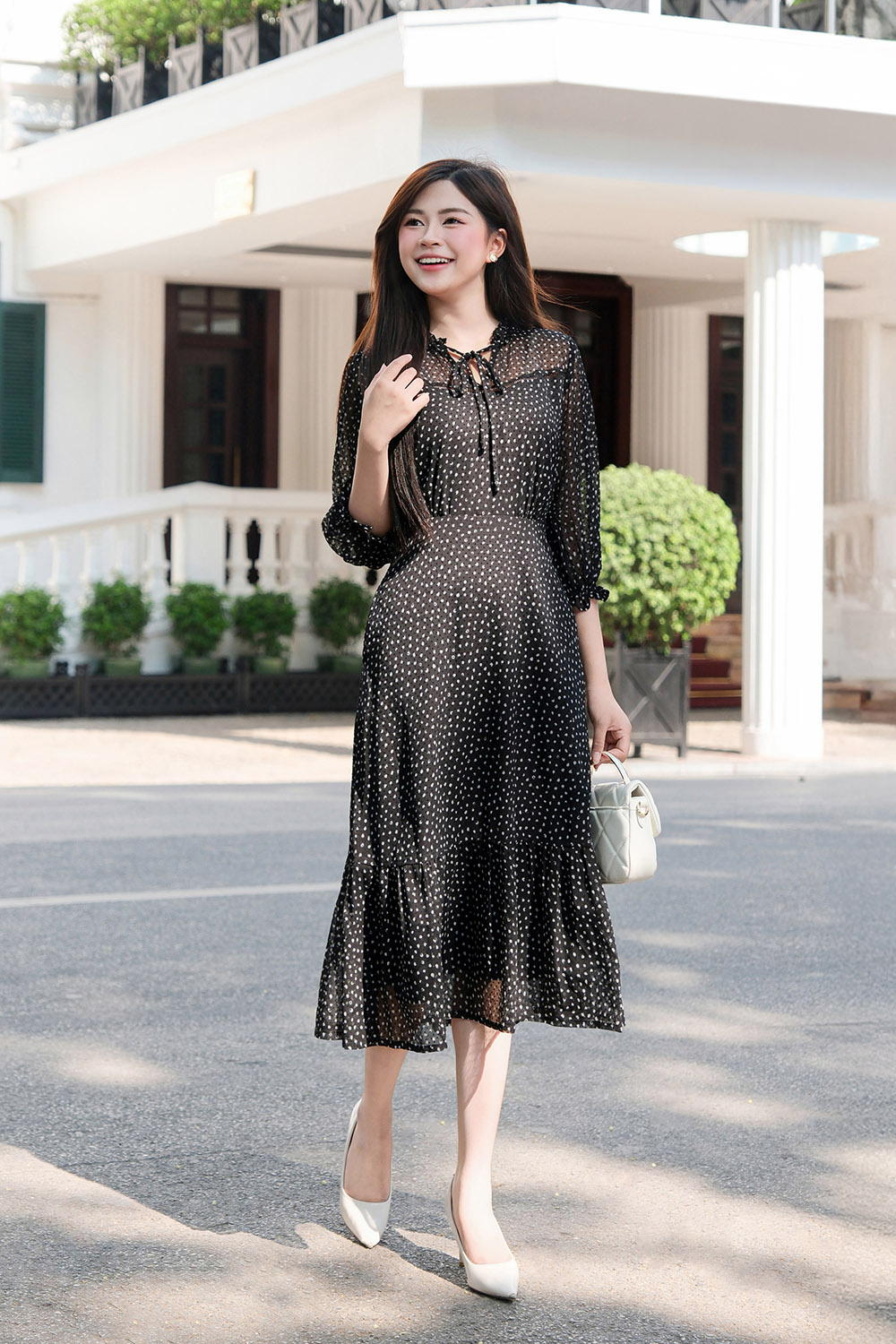 Đầm đen chấm bi dáng xòe đuôi cá