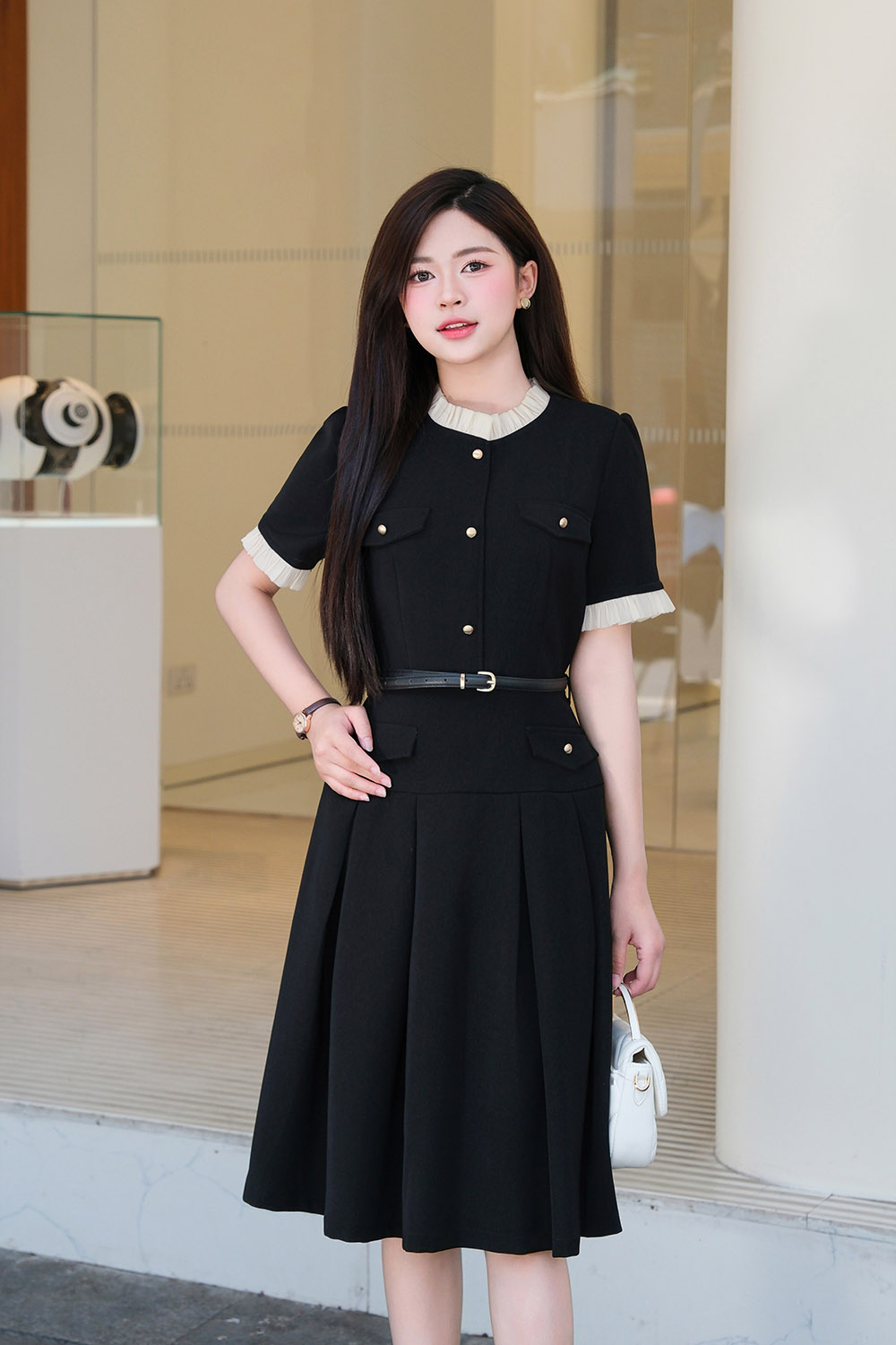 Đầm đen công sở dáng xòe xếp ly phối bèo