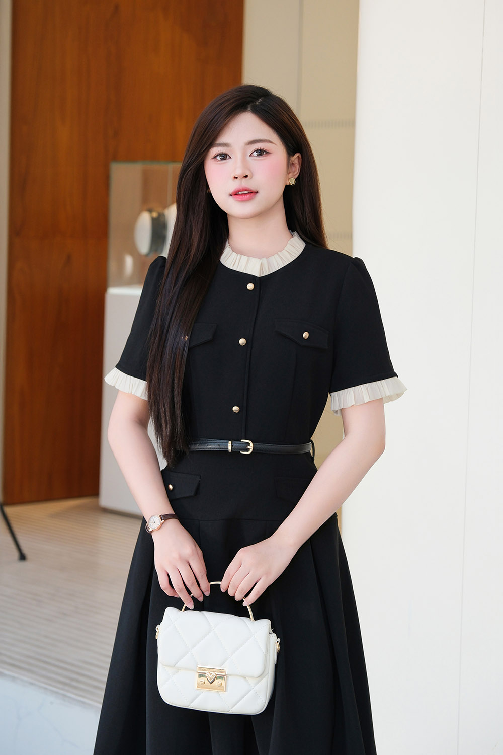 Đầm đen công sở dáng xòe xếp ly phối bèo