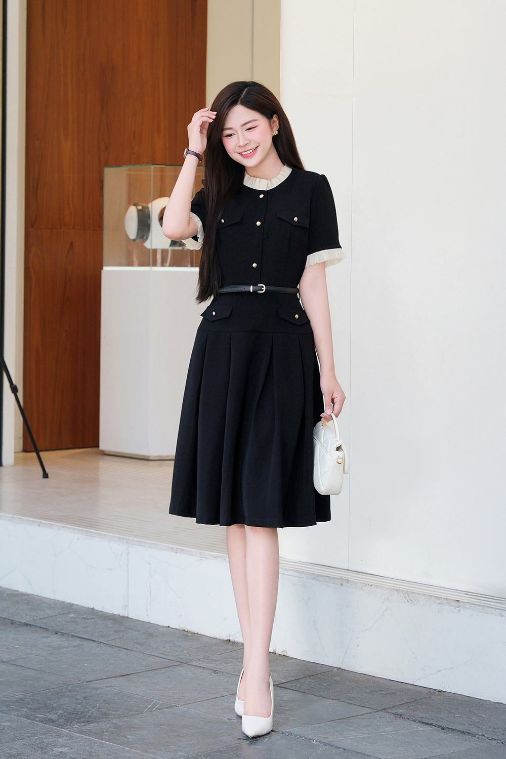 Đầm đen công sở dáng xòe xếp ly phối bèo