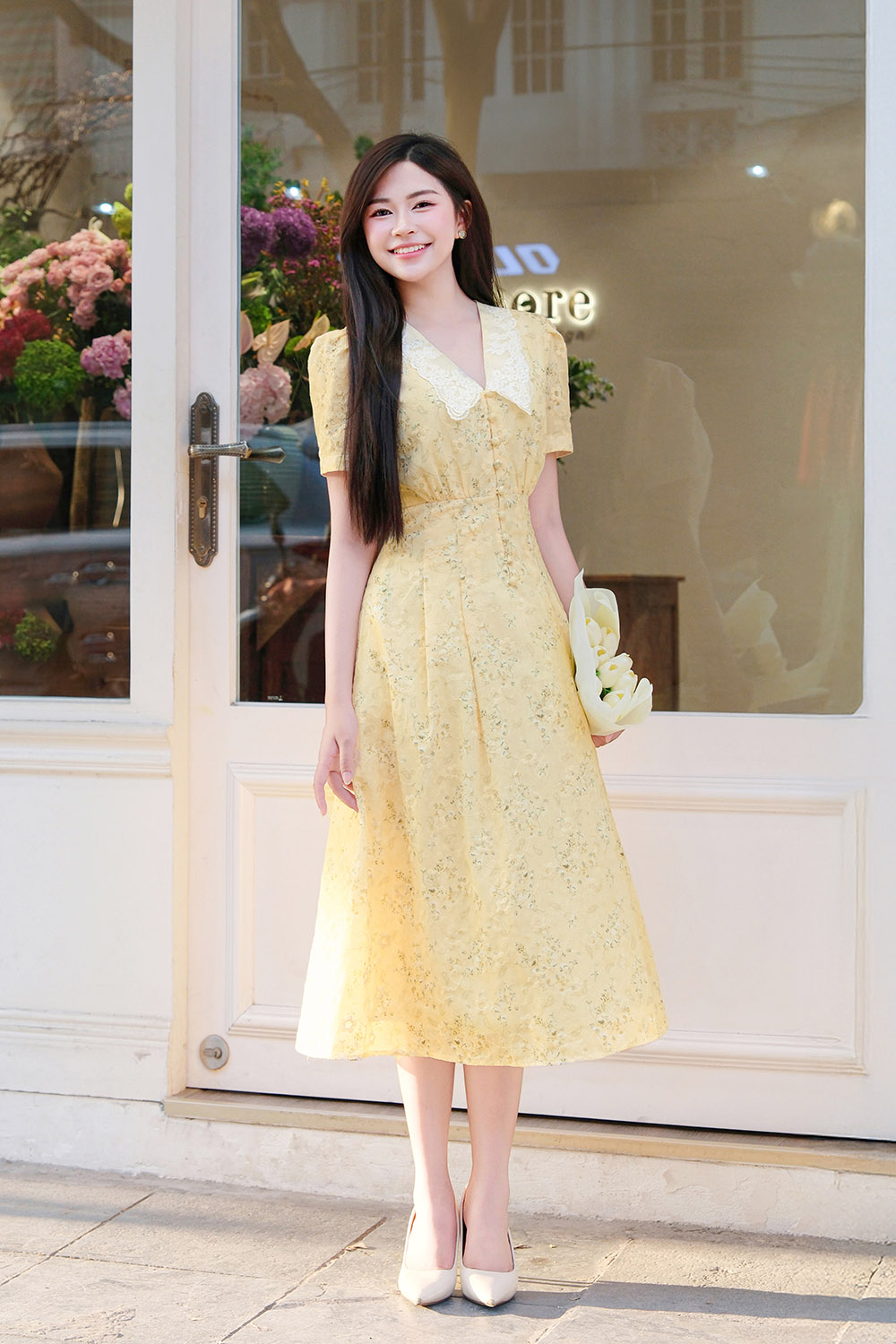 Đầm vàng hoa nhí dáng chữ A xòe cổ sen