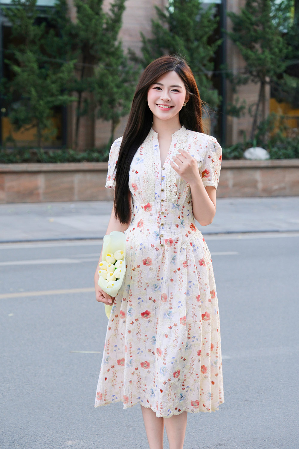 Đầm xòe họa tiết hoa phối ren dọc cổ