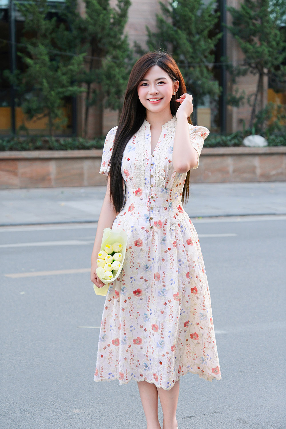 Đầm xòe họa tiết hoa phối ren dọc cổ