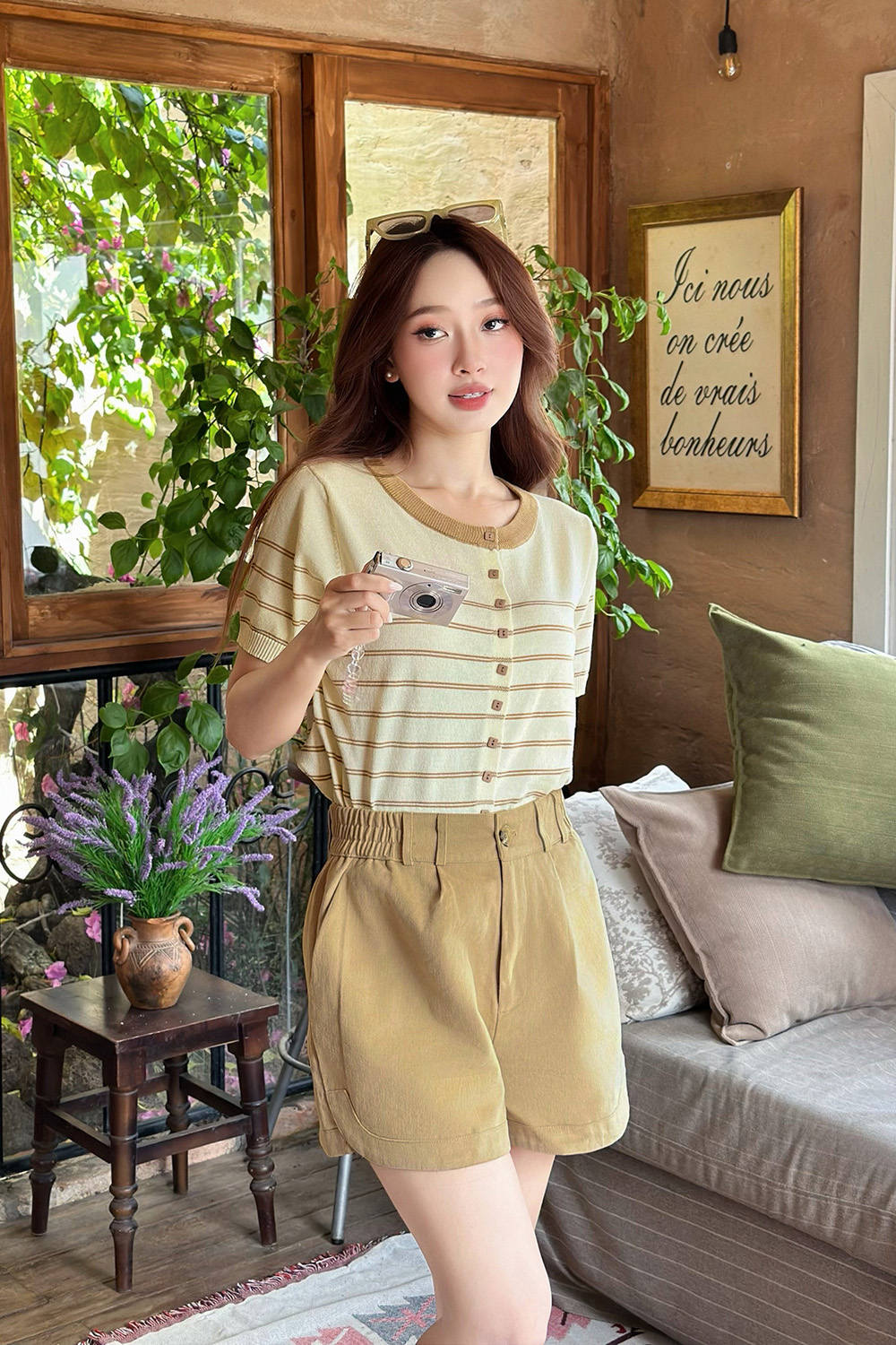 Áo len dệt kim màu kem phối sọc nâu