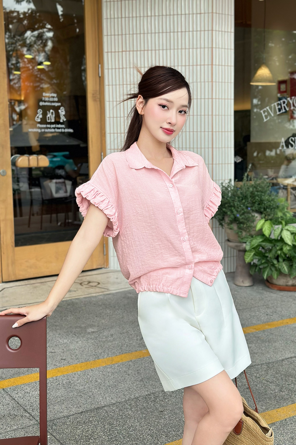 Áo sơ mi nữ màu hồng tay nhún bèo