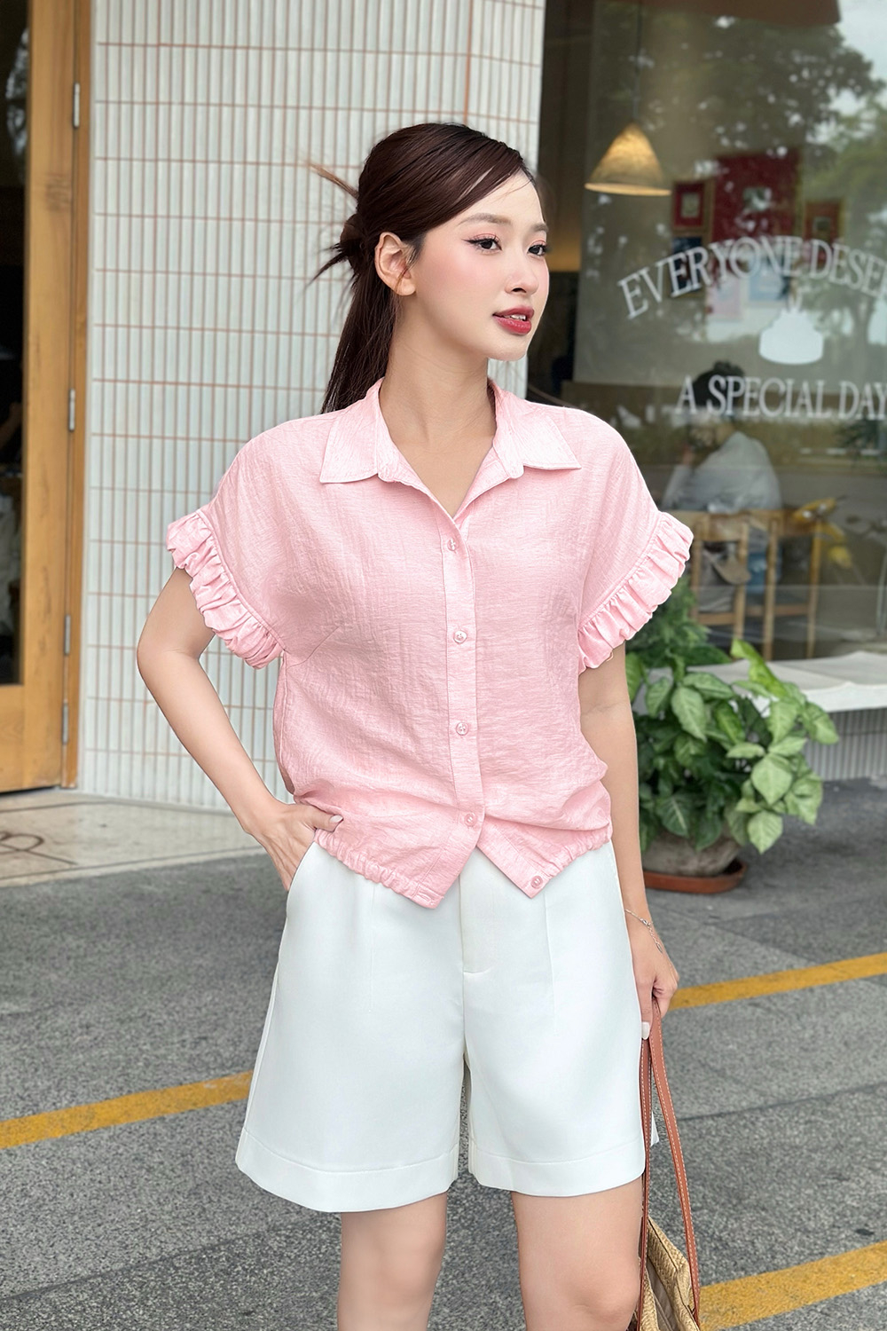 Áo sơ mi nữ màu hồng tay nhún bèo