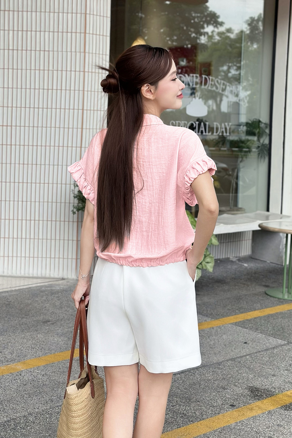 Áo sơ mi nữ màu hồng tay nhún bèo