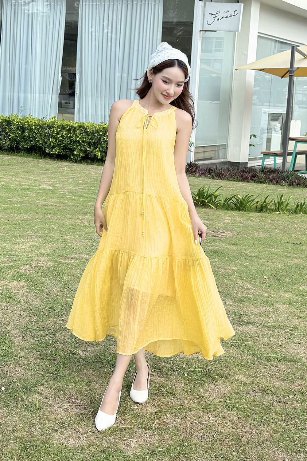 Đầm maxi vàng cổ yếm dáng suông