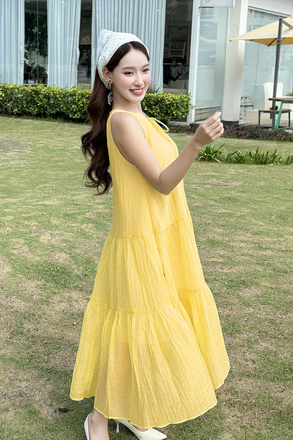 Đầm maxi vàng cổ yếm dáng suông