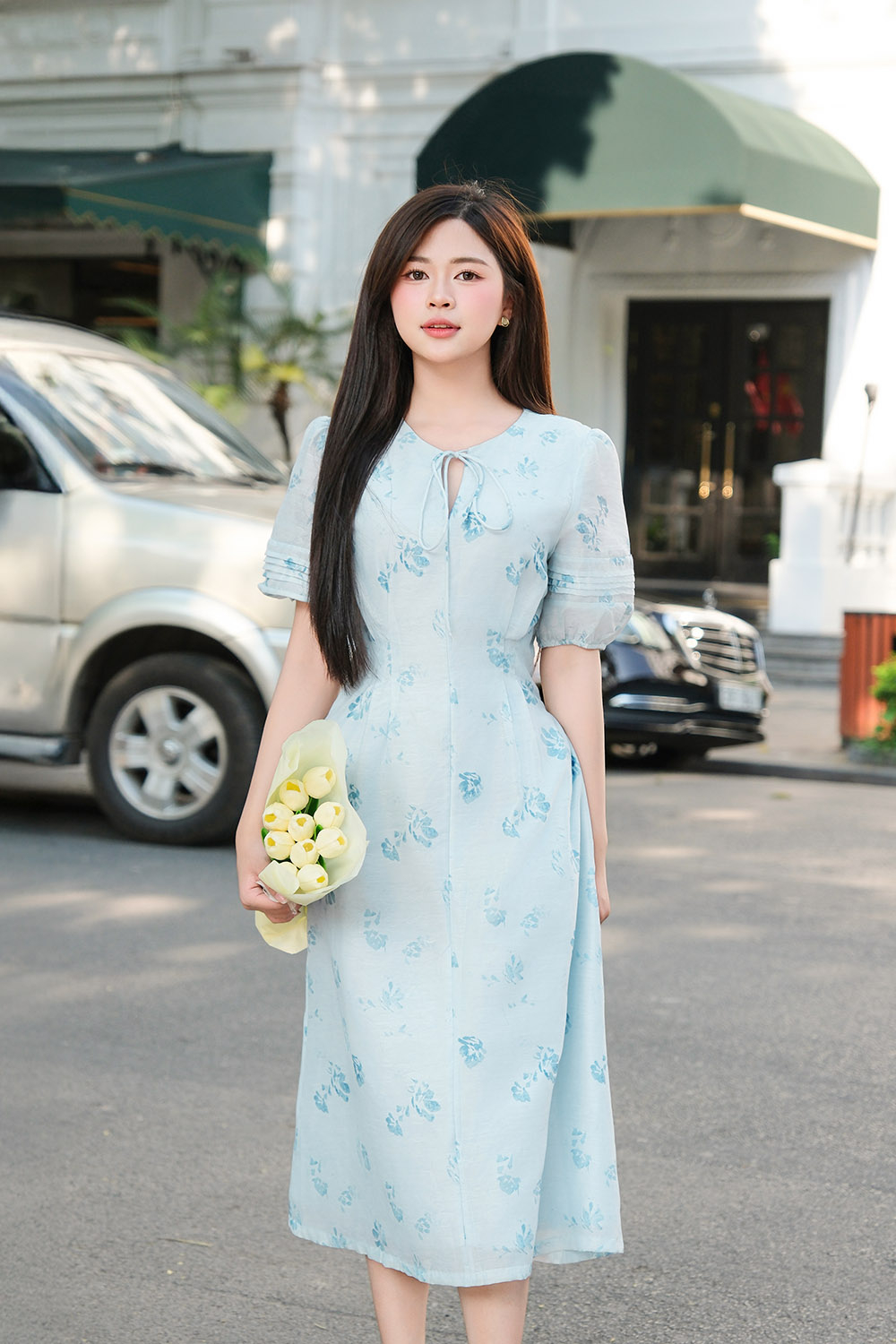 Đầm chữ A họa tiết hoa xanh tay phồng