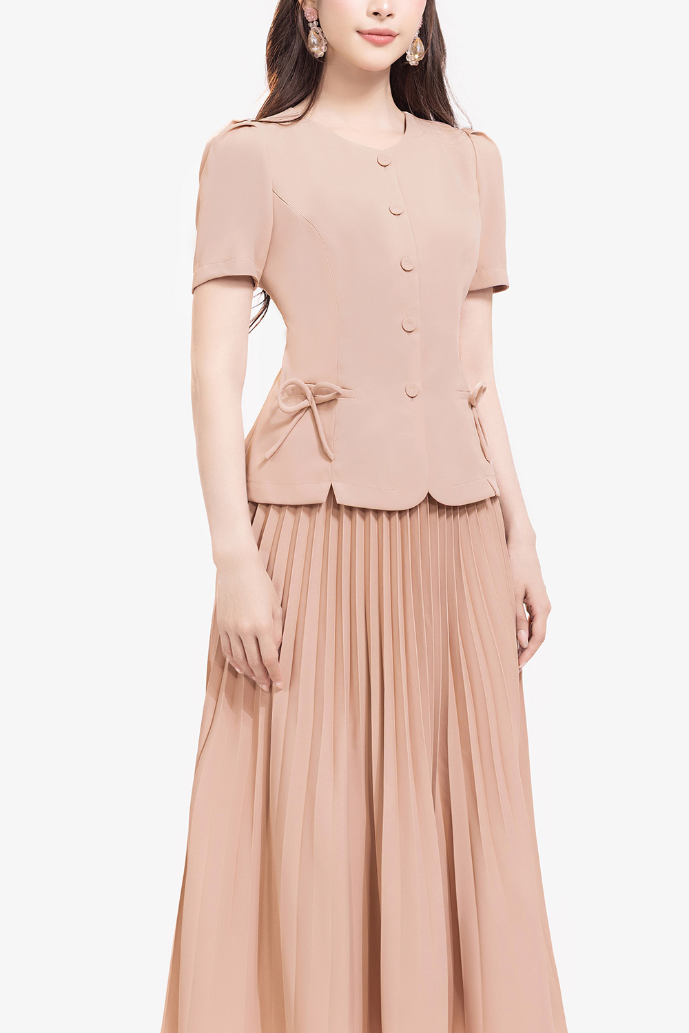 Áo kiểu nữ màu hồng cổ tròn đính nơ