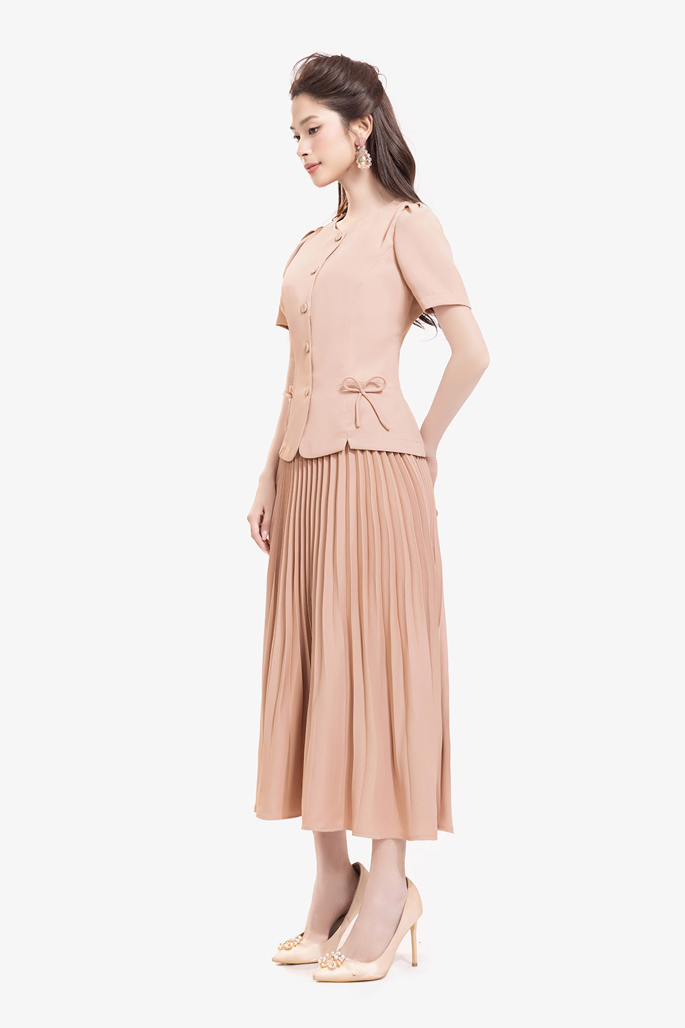 Chân váy hồng xếp ly dáng dài