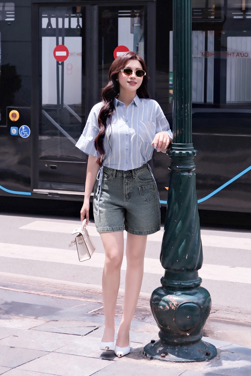 Quần đùi jeans ống rộng phối túi