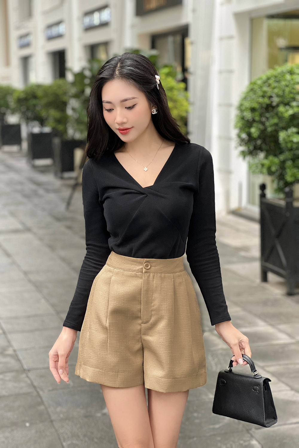 Quần short nữ màu nâu có túi