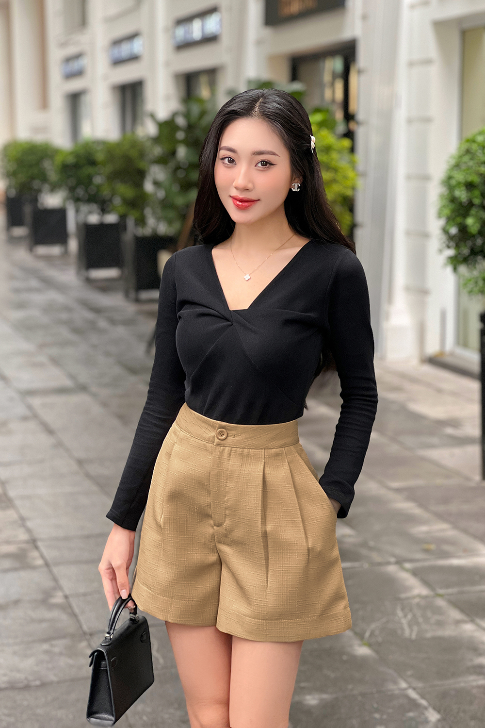 Quần short nữ màu nâu có túi