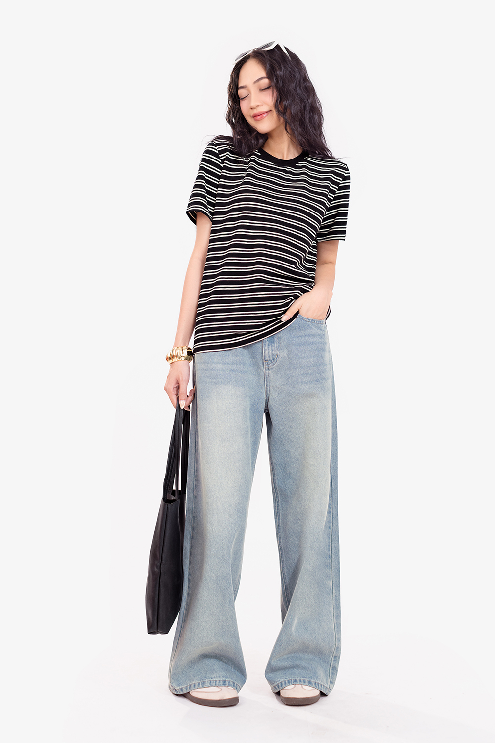 Quần jeans suông ống rộng