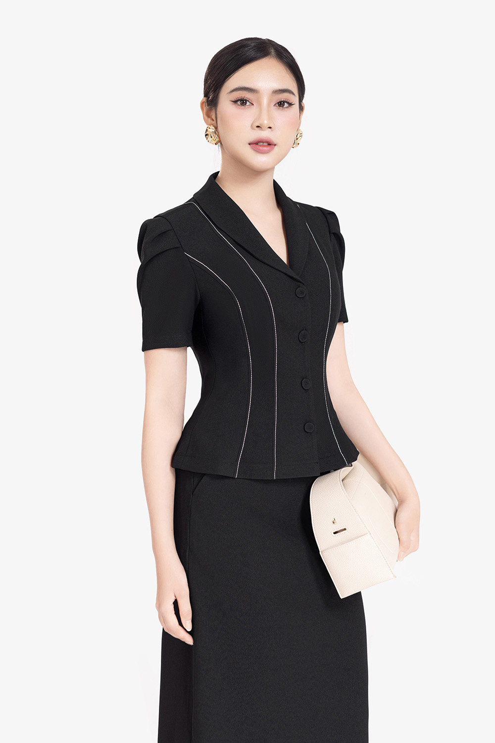 Áo kiểu nữ màu đen phối viền chỉ
