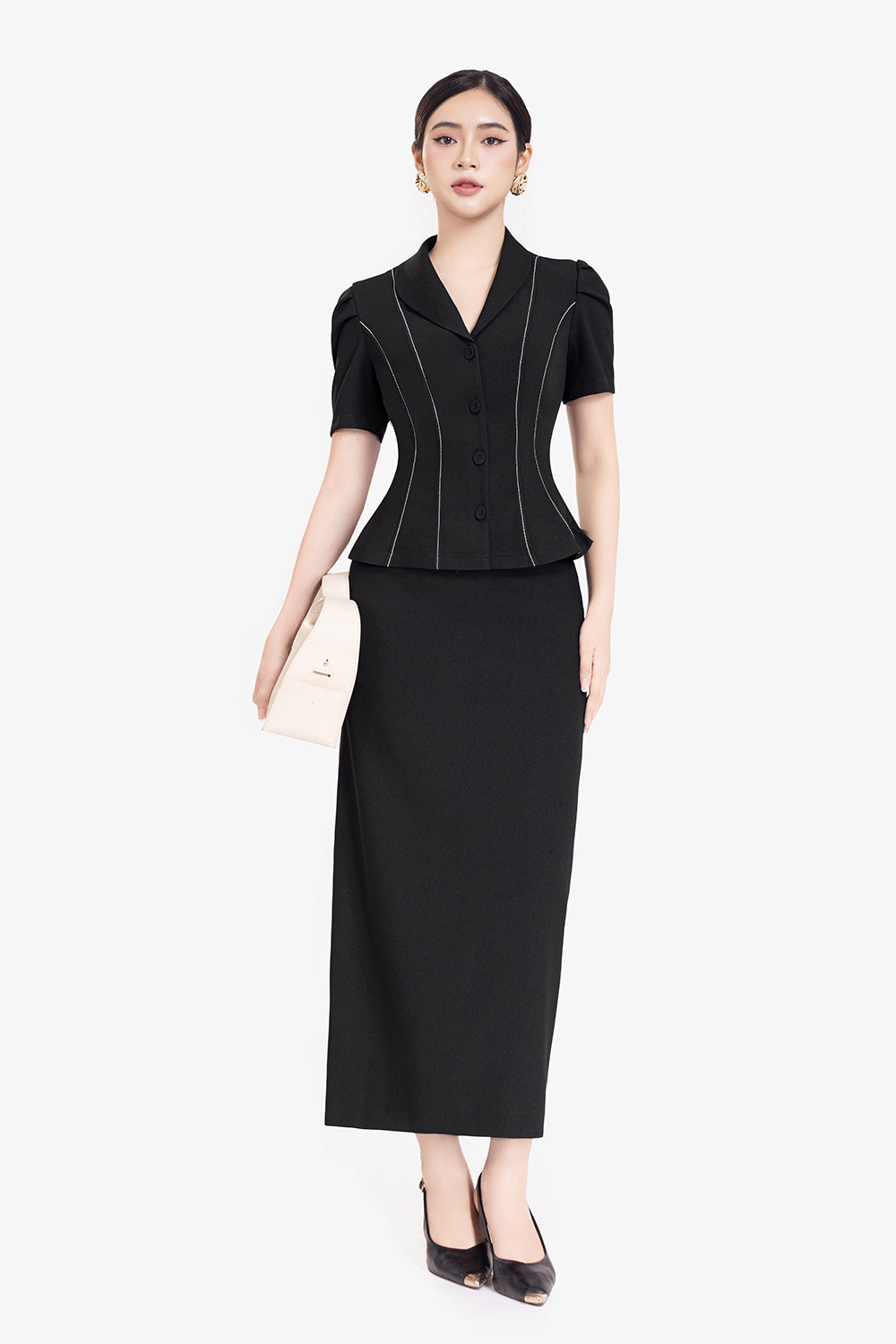 Áo kiểu nữ màu đen phối viền chỉ