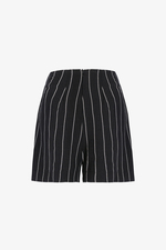 Quần short nữ kẻ sọc màu đen