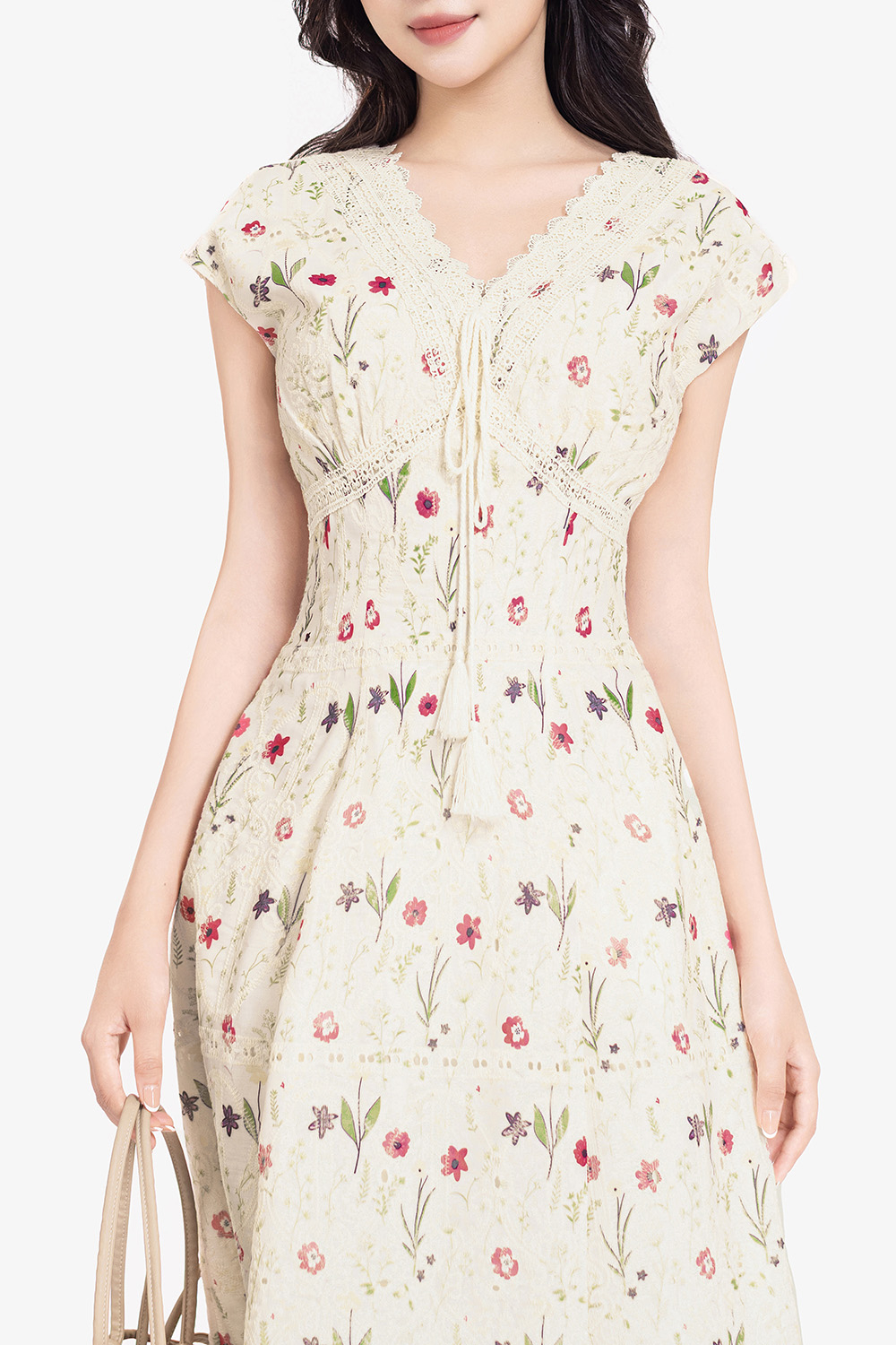 Đầm hoa cổ V dáng xòe