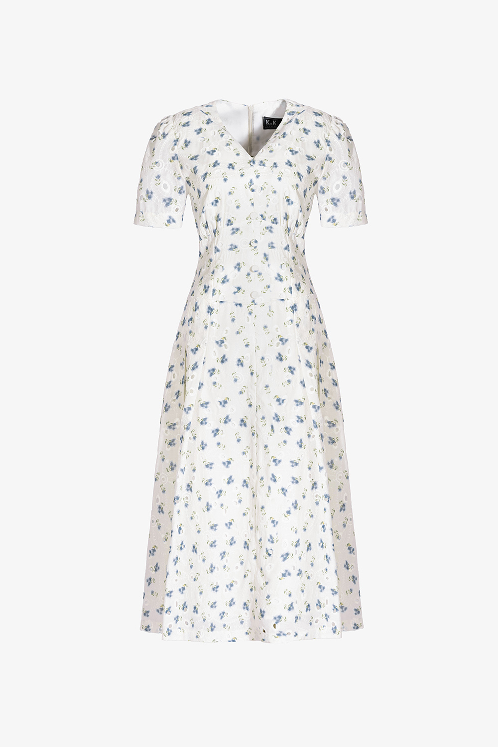 Đầm trắng hoa xanh dáng xòe