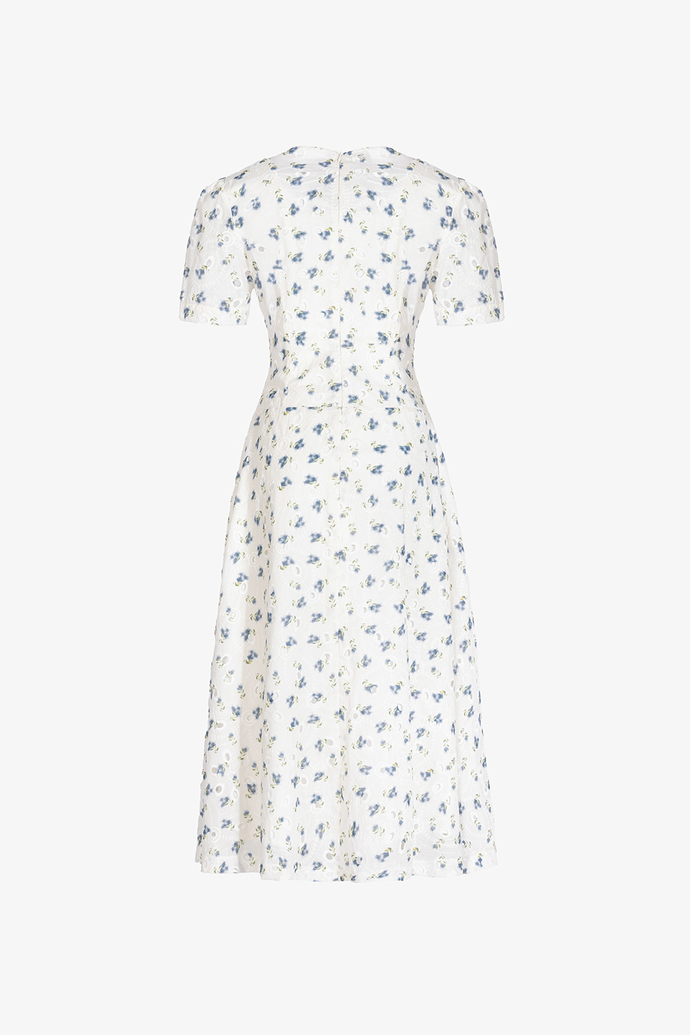 Đầm trắng hoa xanh dáng xòe