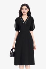 Đầm đen dáng chữ A cổ V phối ren