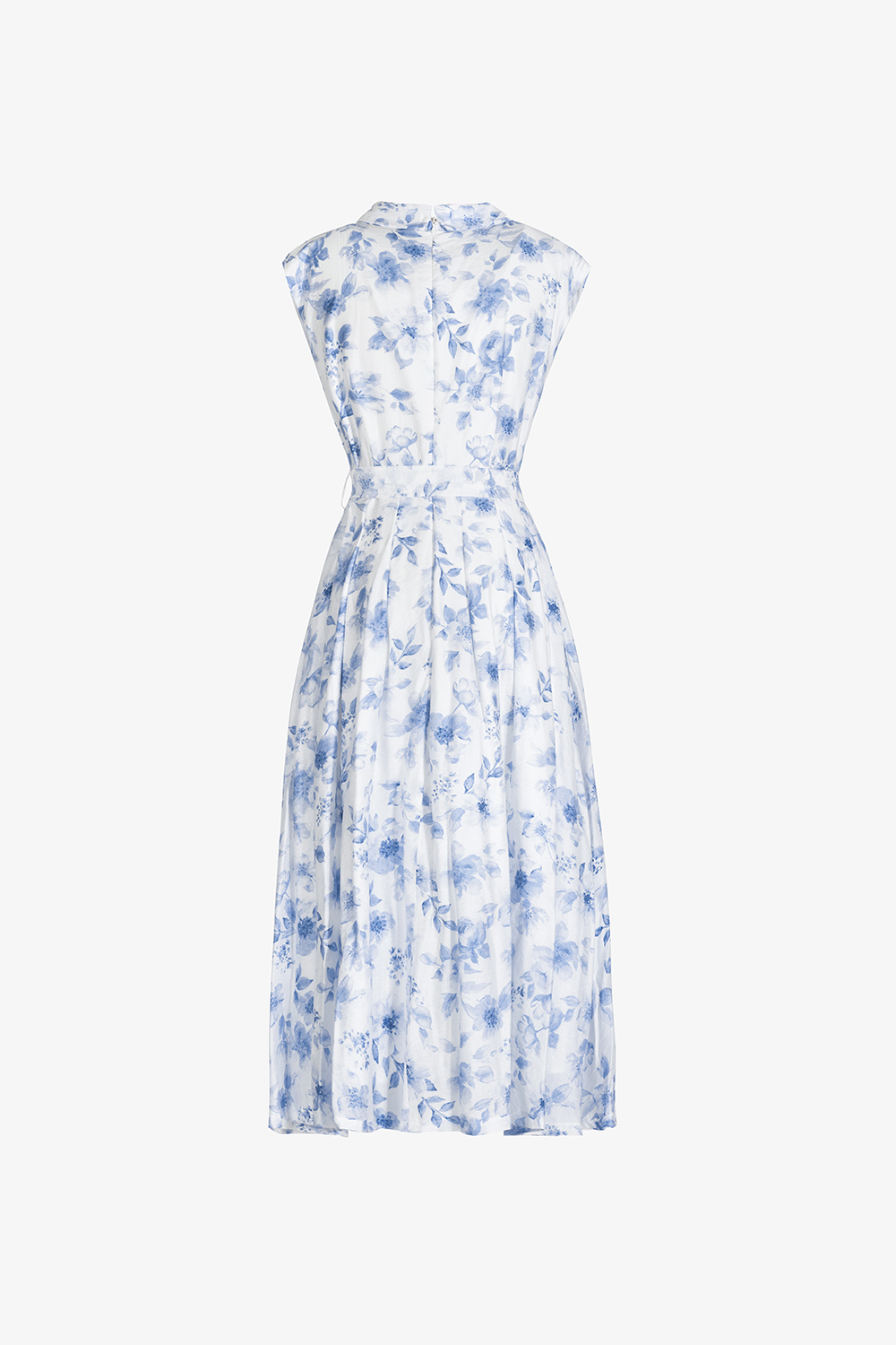 Đầm trắng hoa xanh dáng dài phối thắt eo