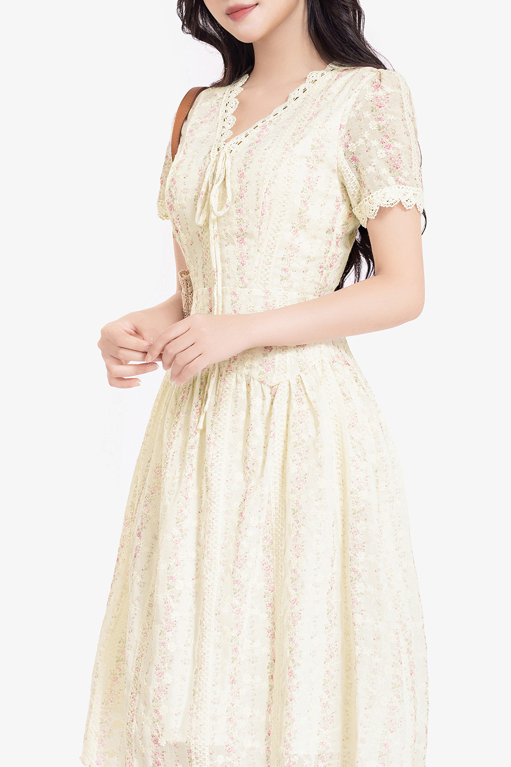 Đầm xô thêu họa tiết dáng xòe