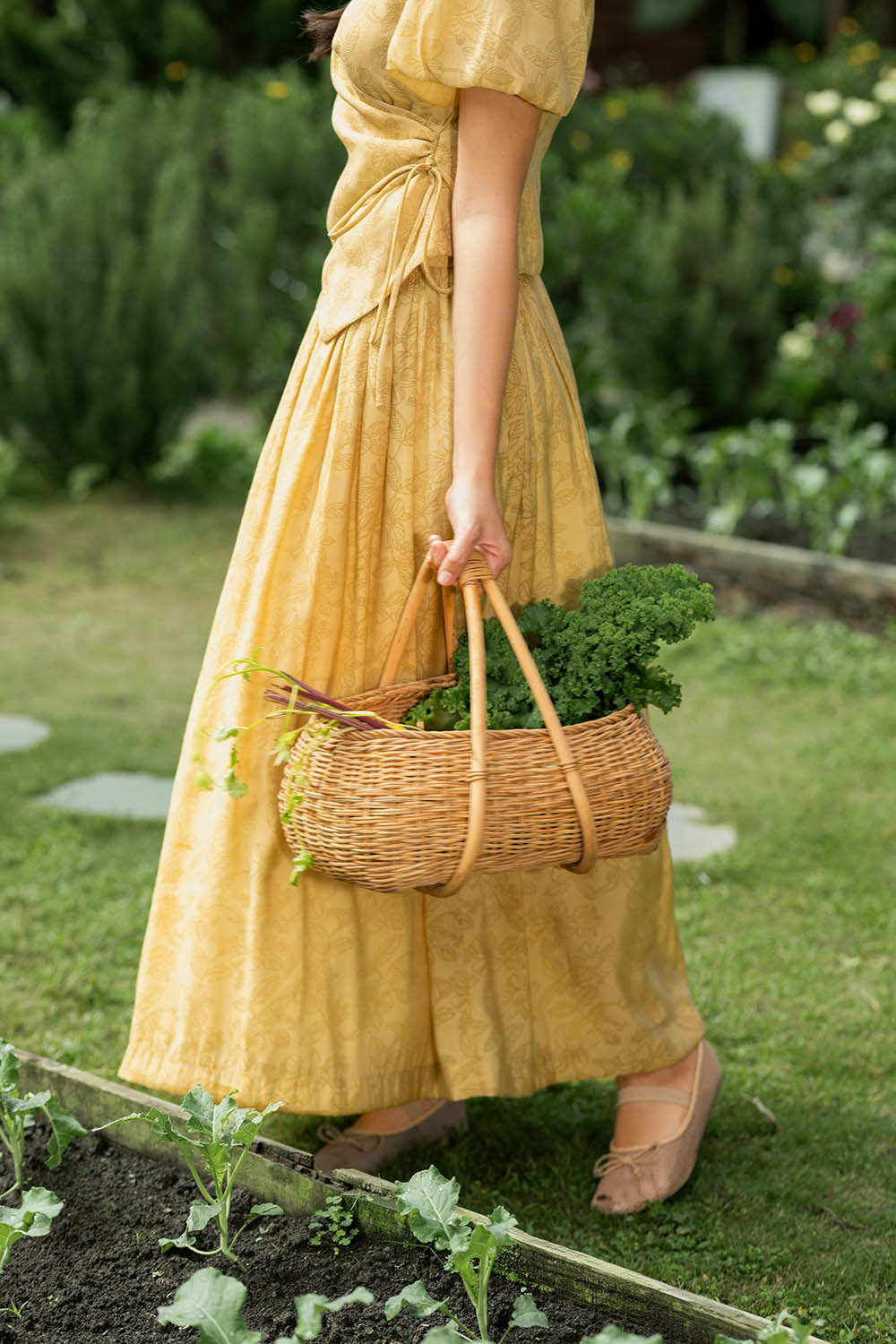 Chân váy xòe in hoa dáng dài