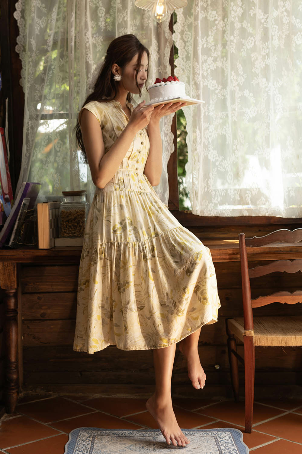 Đầm hoa dáng xòe phối thắt lưng