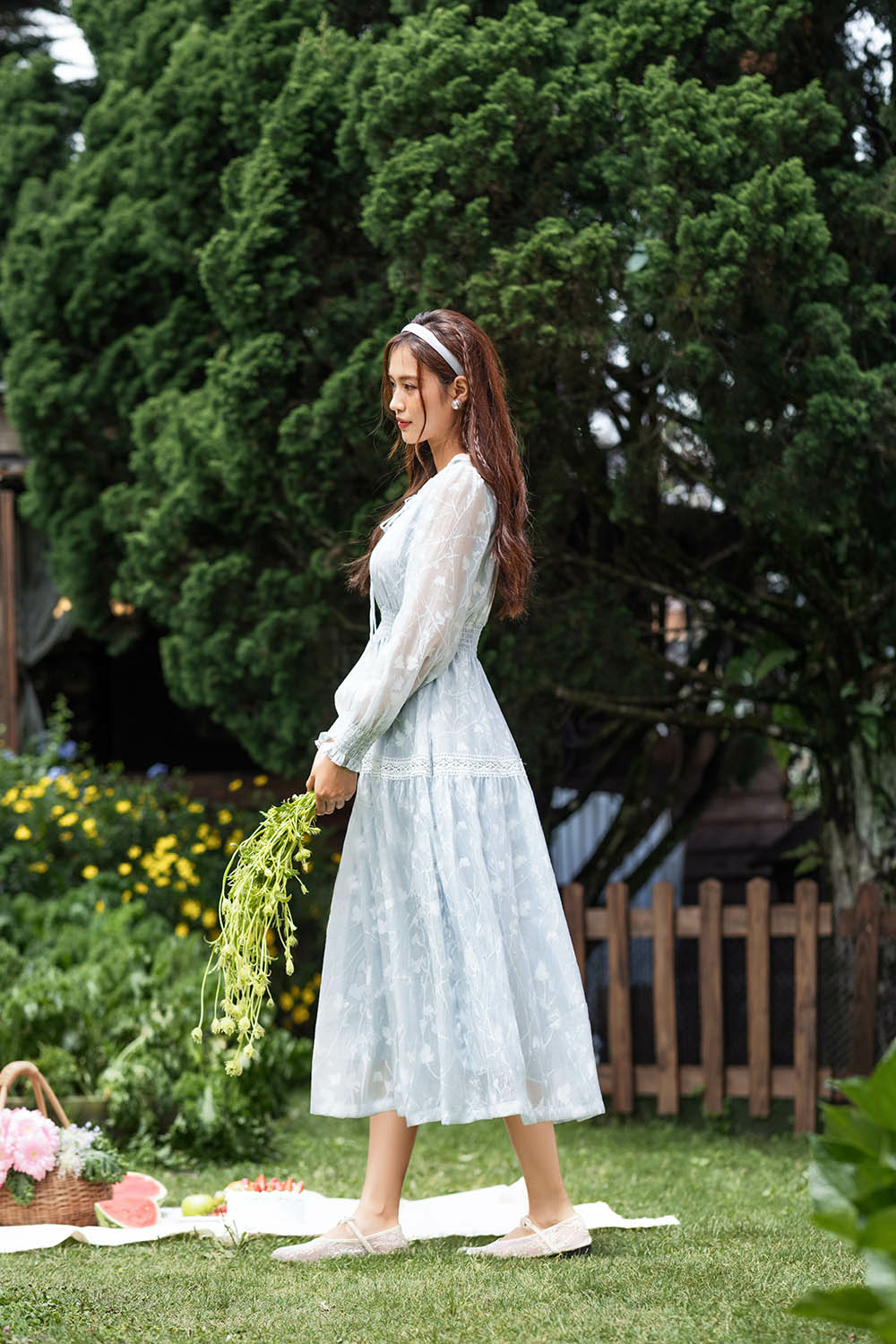 Đầm voan tơ họa tiết hoa tay dài