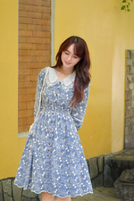 Đầm hoa dáng xòe phối cổ sen trắng