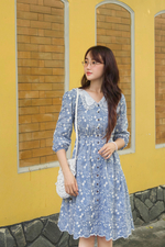 Đầm hoa dáng xòe phối cổ sen trắng