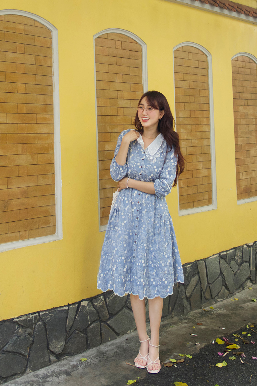 Đầm hoa dáng xòe phối cổ sen trắng