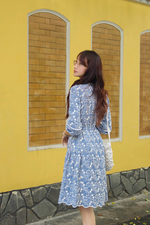 Đầm hoa dáng xòe phối cổ sen trắng