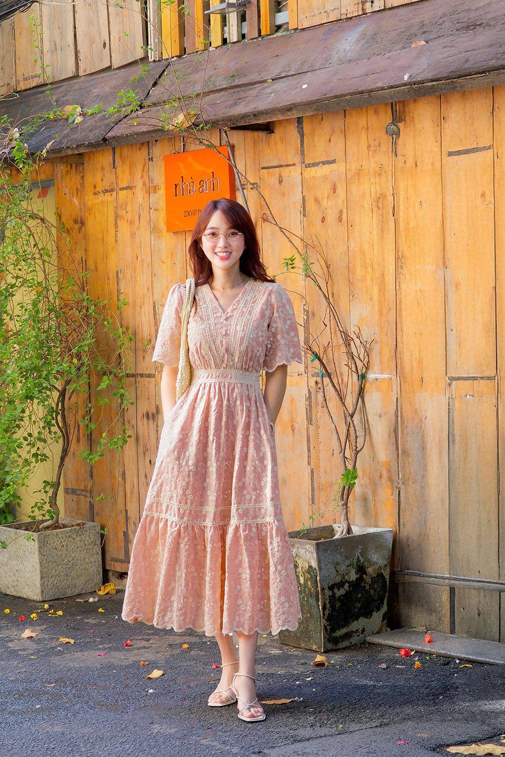 Đầm hoa hồng xòe đuôi cá phối ren