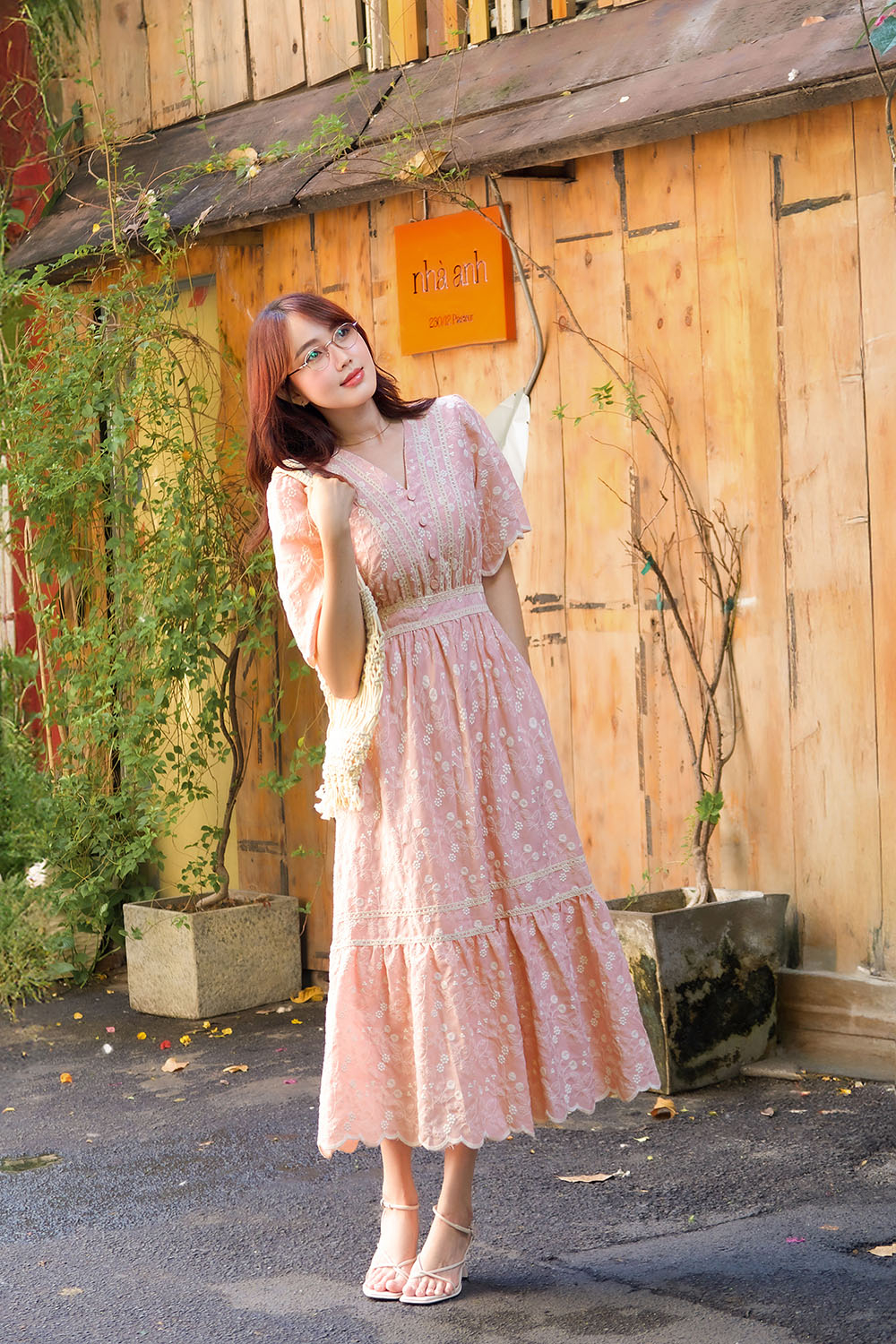 Đầm hoa hồng xòe đuôi cá phối ren