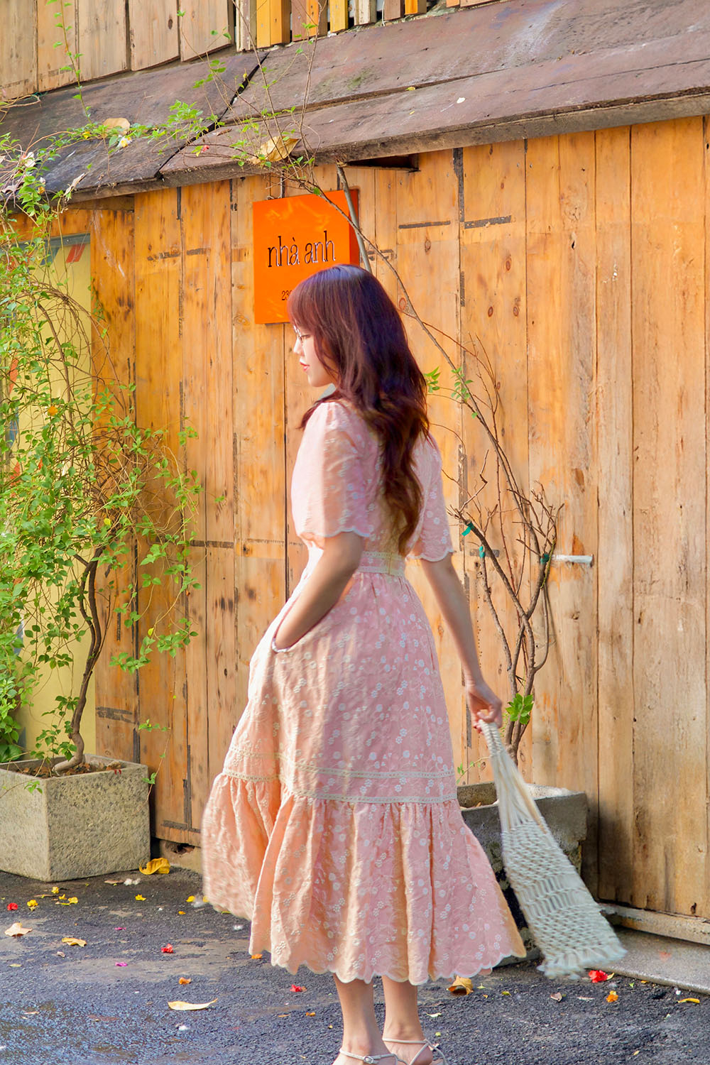 Đầm hoa hồng xòe đuôi cá phối ren